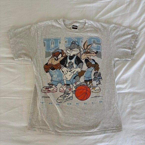 Tultex Other - Tultex Vintage 1993 Looney Tunes UNC Tar Heels grey cotton basketball tee